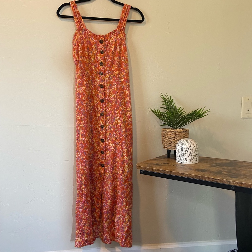 Super fun midcalf button up summer dress! Brand-new!